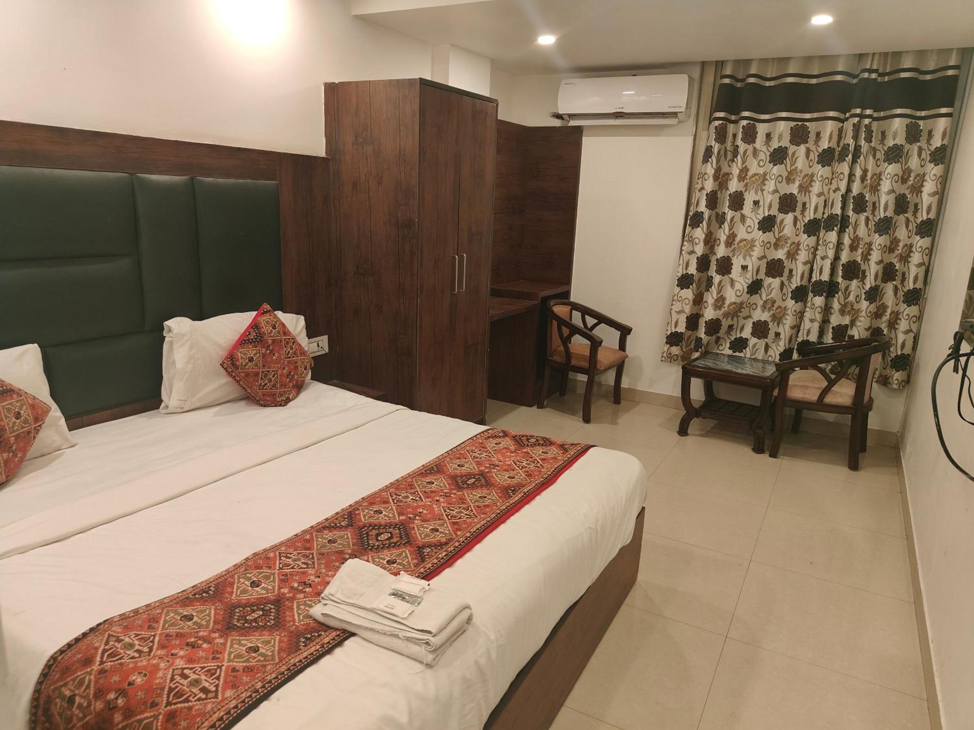 Hotel Marina Plaza A Family Near Igi Airport Delhi 4*